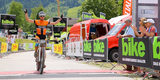  BikeFourPeaks_Winner_Jochen_Kaessacrossthecountry_mountainbike_by-Stephan_Ortwein-BIKE_Four_Peaks