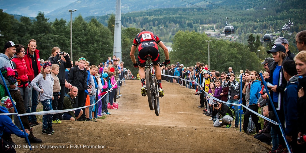 130914_NOR_Hafjell_XC_Men_Naef_jump_backview_acrossthecountry_mountainbike_by_Maasewerd