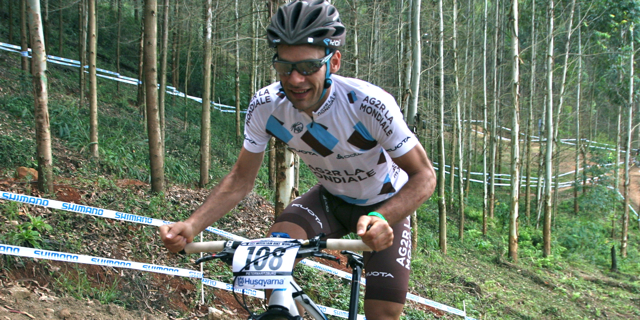  110315_WC12_PMB_Jean-Christophe-Peraud_close_Training_acrossthecountry_mountainbike_xco_by-Goller.