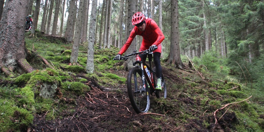 http://acrossthecountry.net/wp-content/uploads/2015/04/Markus-Bauer_downhill_Titisee-Neustadt_Training_acrossthecountry_mountainbike_by-Goller.jpg